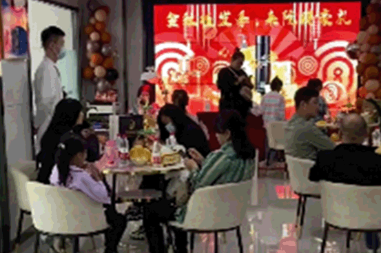 郑州曙光植发在商会大厦中心广场举行了盛大的开业典礼